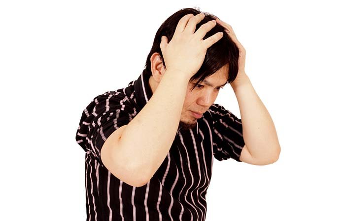 抹头，洗湿双手，从额头抹至后脑。按圣行，再返回至额头，只抹一次，不像其他肢体，反复三次为佳。
